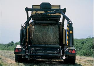 राउंड बेलर New Holland BR6090 Combi