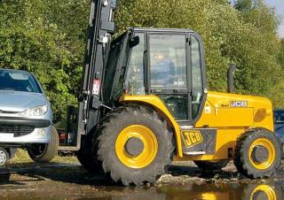 रफ टेरेन फोर्कलिफ्ट JCB 930