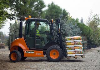 रफ टेरेन फोर्कलिफ्ट Ausa C 150 H x2