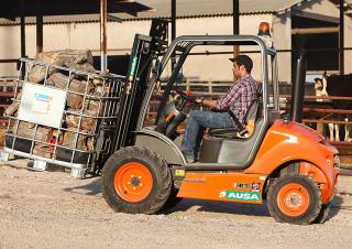 रफ टेरेन फोर्कलिफ्ट Ausa C 150 H x4