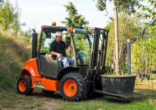 रफ टेरेन फोर्कलिफ्ट Ausa C 150 H x4