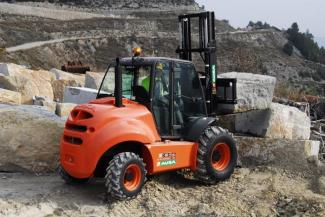 रफ टेरेन फोर्कलिफ्ट Ausa C 400 H