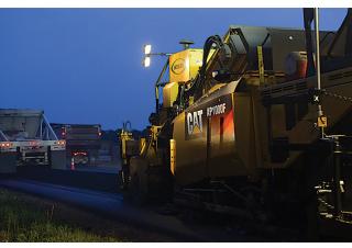व्हील्ड एस्फाल्ट पेवर Caterpillar AP1000F