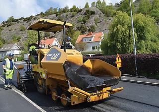 व्हील्ड एस्फाल्ट पेवर Caterpillar AP300F