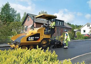 व्हील्ड एस्फाल्ट पेवर Caterpillar AP300F