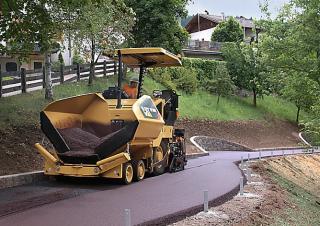 व्हील्ड एस्फाल्ट पेवर Caterpillar AP300F