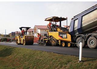 व्हील्ड एस्फाल्ट पेवर Caterpillar AP600D
