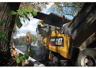 ट्रैक्ड एस्फाल्ट पेवर Caterpillar AP555F