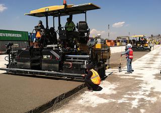 ट्रैक्ड एस्फाल्ट पेवर Caterpillar AP655F
