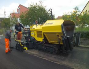 ट्रैक्ड एस्फाल्ट पेवर Bomag BF 223 C
