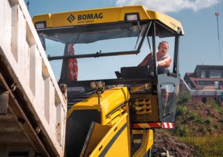 ट्रैक्ड एस्फाल्ट पेवर Bomag BF 700 C 2 S 600