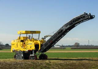 ट्रैक्ड एस्फाल्ट पेवर Bomag BM 1200/30