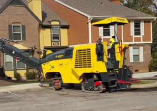 ट्रैक्ड एस्फाल्ट पेवर Bomag BM 1200/35
