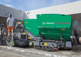 ट्रैक्ड एस्फाल्ट पेवर Vögele Super 700