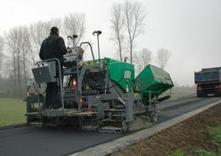 ट्रैक्ड एस्फाल्ट पेवर Vögele Super 800i
