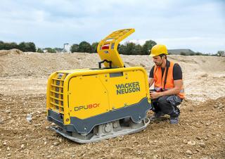 वाइब्रेटरी प्लेट कॉम्पेक्टर रिवर्सिबल वाइब्रेटरी प्लेट कॉम्पेक्टर Wacker Neuson DPU80r Lem 670