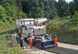 रोड रीसाइक्लिंग मशीन/-कोल्ड रीसाइकलर Wirtgen 2200 CR