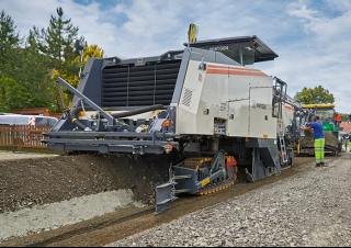 रोड रीसाइक्लिंग मशीन/-कोल्ड रीसाइकलर Wirtgen W 240 CRi