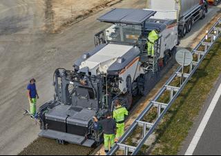 रोड रीसाइक्लिंग मशीन/-कोल्ड रीसाइकलर Wirtgen W 240 CRi