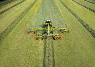 रोटरी रेक Claas Liner 4700 Business