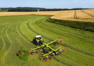 रोटरी रेक Claas Liner 4800 Business pro 