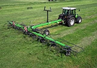 रोटरी टेडर DEUTZ-FAHR CoM 6822