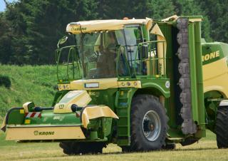 सेल्फ प्रोपेल्ड मोवर कंडीशनर Krone Big M 450 CV