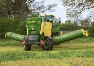 सेल्फ प्रोपेल्ड मोवर कंडीशनर Krone Big M 450 CV