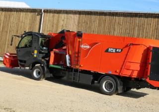 फीडिंग तकनीक सेल्फ प्रोपेल्ड फीड मिक्सर Kuhn SPV Intense 16.2 DS