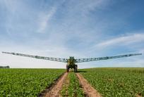 सेल्फ-प्रोपेल्ड फील्ड स्प्रेयर John Deere R4040i