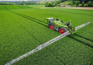 सेल्फ-प्रोपेल्ड फील्ड स्प्रेयर Fendt Rogator 655