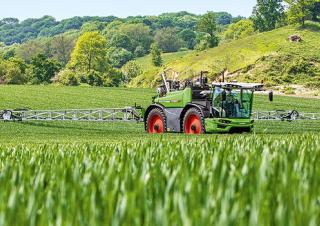 सेल्फ-प्रोपेल्ड फील्ड स्प्रेयर Fendt Rogator 665 
