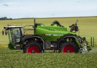 सेल्फ-प्रोपेल्ड फील्ड स्प्रेयर Fendt Rogator 665 