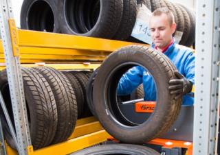 टेलीस्कोपिक बूम लिफ्ट सिंगल वर्टिकल मास्ट बूम लिफ्ट Faraone Elevah 5 Tires 