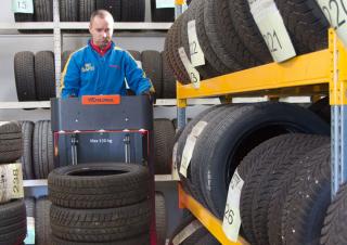 टेलीस्कोपिक बूम लिफ्ट सिंगल वर्टिकल मास्ट बूम लिफ्ट Faraone Elevah 5 Tires 