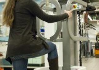 टेलीस्कोपिक बूम लिफ्ट सिंगल वर्टिकल मास्ट बूम लिफ्ट Bravi Spin-Go 
