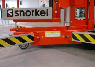 टेलीस्कोपिक बूम लिफ्ट सिंगल वर्टिकल मास्ट बूम लिफ्ट Snorkel UL25