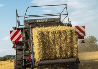 स्क्वायर बेलर Fendt 12130