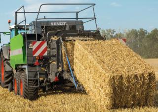 स्क्वायर बेलर Fendt 12130