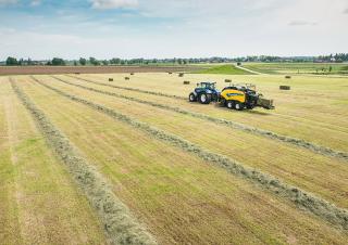स्क्वायर बेलर New Holland BB 870 Plus