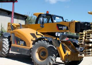 टेलीहैंडलर Caterpillar TH414C