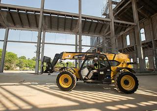 टेलीहैंडलर Caterpillar TL642D