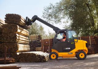 टेलीहैंडलर JCB TLT30D 