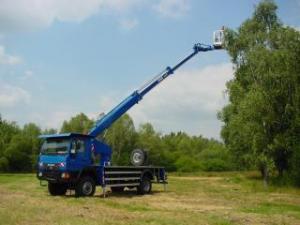टेलीस्कोपिक बूम लिफ्ट ट्रक माउंटेड टेलीस्कोपिक बूम लिफ्ट TEUPEN Euro C 19 T