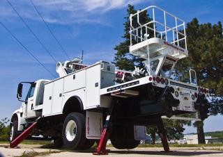 टेलीस्कोपिक बूम लिफ्ट ट्रक माउंटेड टेलीस्कोपिक बूम लिफ्ट Elliott Equipment G50F HiReach