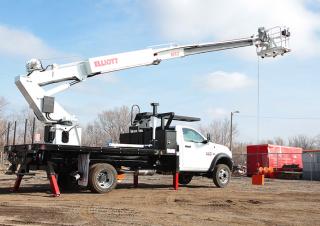 टेलीस्कोपिक बूम लिफ्ट ट्रक माउंटेड टेलीस्कोपिक बूम लिफ्ट Elliott Equipment M43R HiReach 
