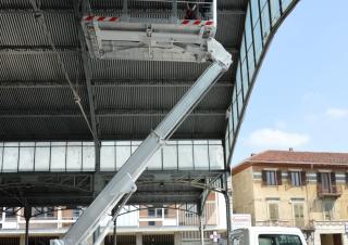 टेलीस्कोपिक बूम लिफ्ट ट्रक माउंटेड टेलीस्कोपिक बूम लिफ्ट Multitel MS 100 