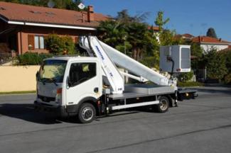 टेलीस्कोपिक बूम लिफ्ट ट्रक माउंटेड टेलीस्कोपिक बूम लिफ्ट Multitel MT 202 DS
