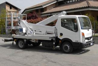 टेलीस्कोपिक बूम लिफ्ट ट्रक माउंटेड टेलीस्कोपिक बूम लिफ्ट Multitel MX 225