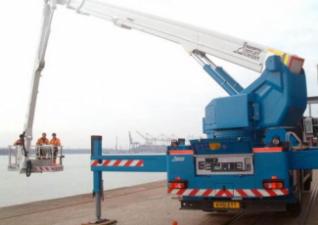 टेलीस्कोपिक बूम लिफ्ट ट्रक माउंटेड टेलीस्कोपिक बूम लिफ्ट Bronto Skylift S 36 XDT